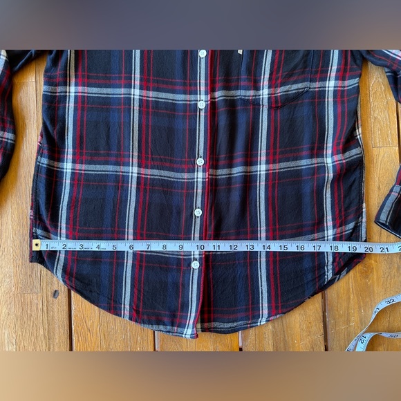 Levi’s Plaid Ultimate Boyfriend Fit Women’s Button Down Shirt - Size M - Picture 6 of 7